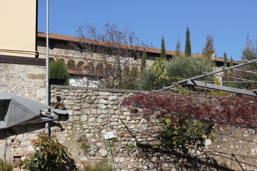 Hostel Del Gal Clusane Buitenkant foto