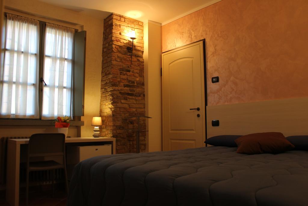 Hostel Del Gal Clusane Buitenkant foto