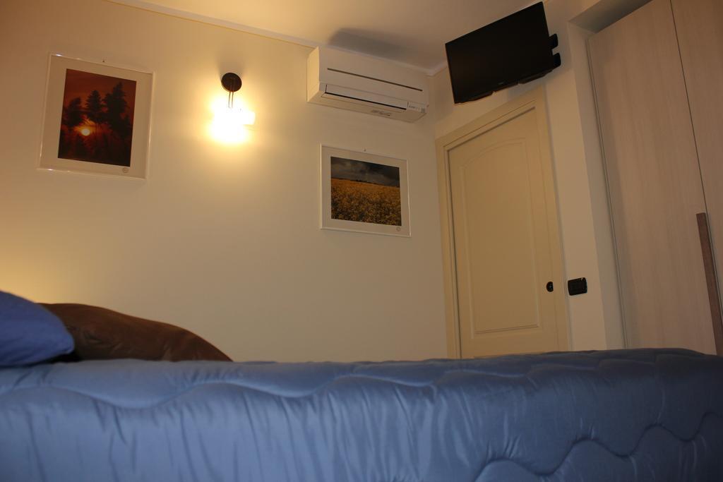 Hostel Del Gal Clusane Buitenkant foto